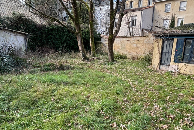 Remise en état d’un jardin avant vente immobilière - avant